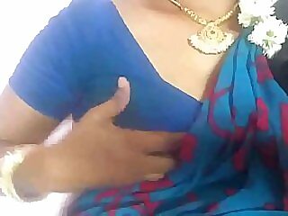 Bhabhi at one's fingertips do without saree flashes boobs & seize